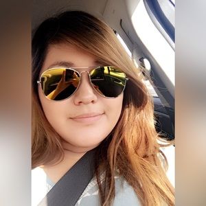 Meet your Posher, Celina